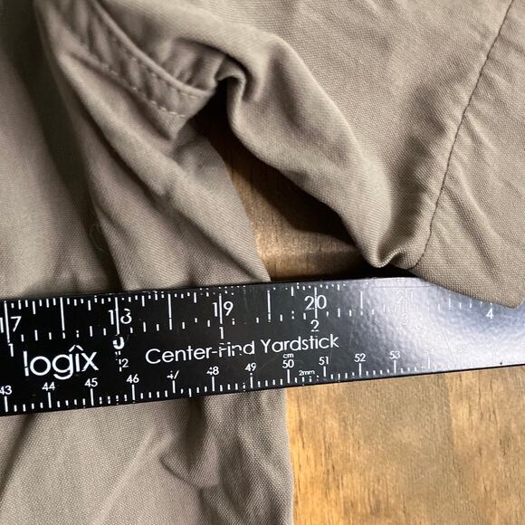 L.L. Bean Mens Shirt Brown Short Sleeve Button Up Chest Pockets 100% Nylon M - Picture 7 of 11